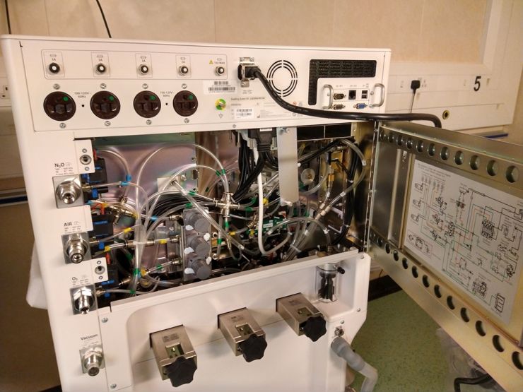 Anesthesia machine 1.jpg